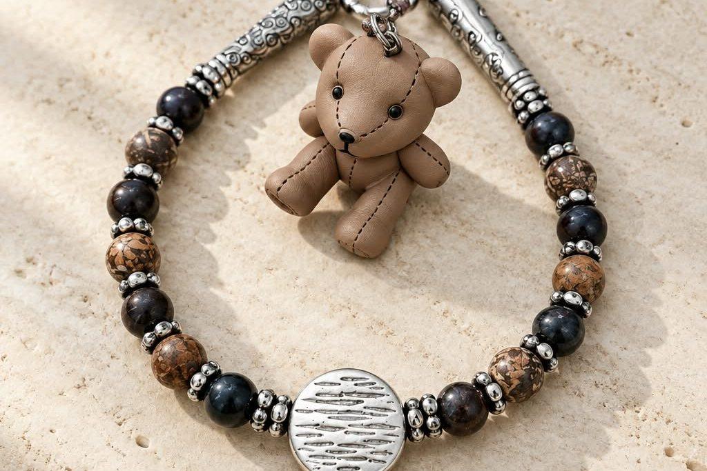 Kawaii Prestige bracelet in semi-precious stones with a teddy bear figurine — My Nice Bracelet workshop in Paris